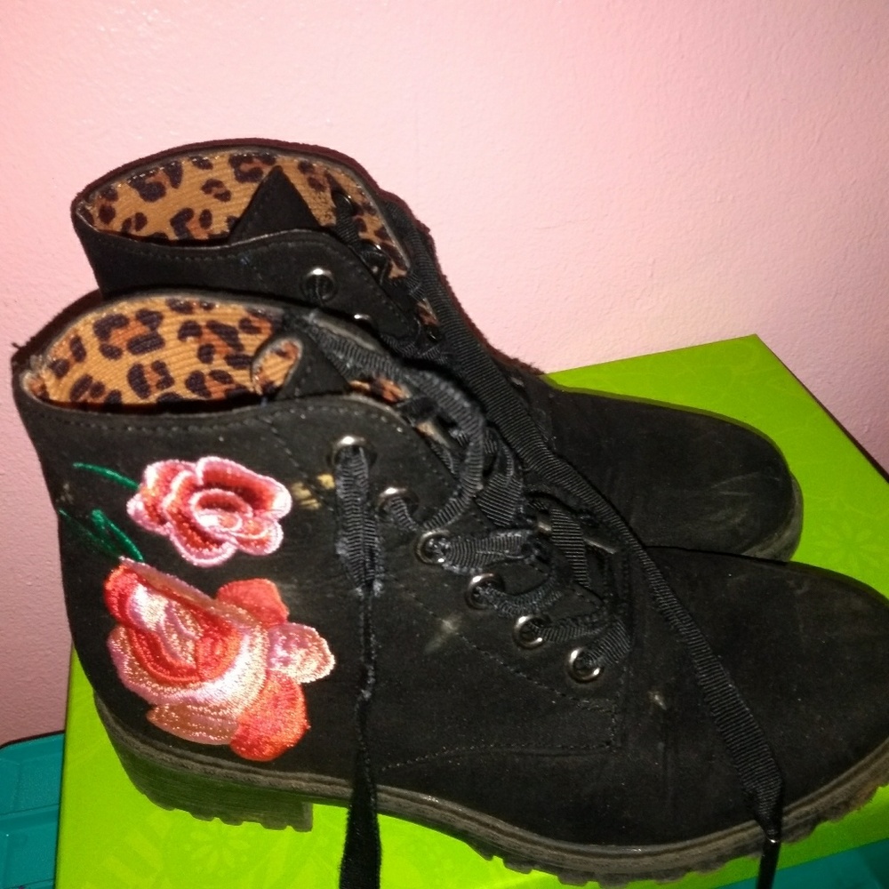 Girl boots